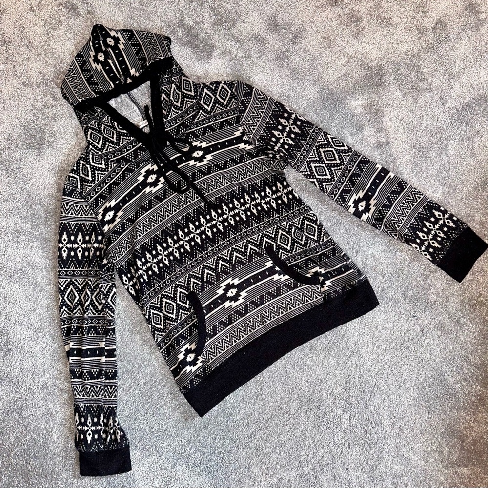 TeenBell Black and White Aztec Hoodie Pullover Sweatshirt, Size M